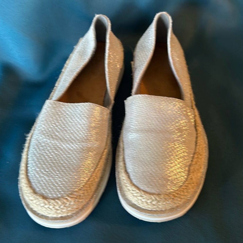 Women’s Ariat slip on. Color champagne size 7.5.